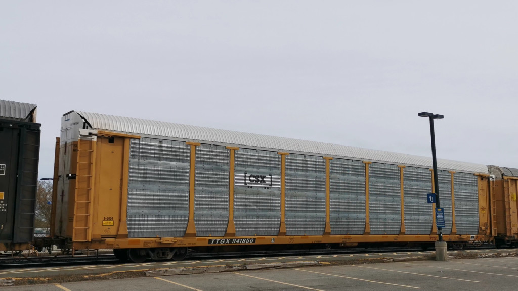 CSX B6004 (Body) TTGX 941850 (Flat)